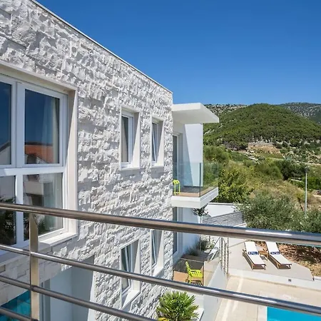 In With Swimming Pool * Bol